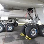 Main_landing_gear_of_747-8F